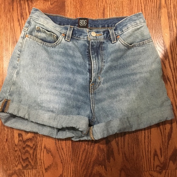 cute and comfy BDG Jean shorts - Picture 1 of 4